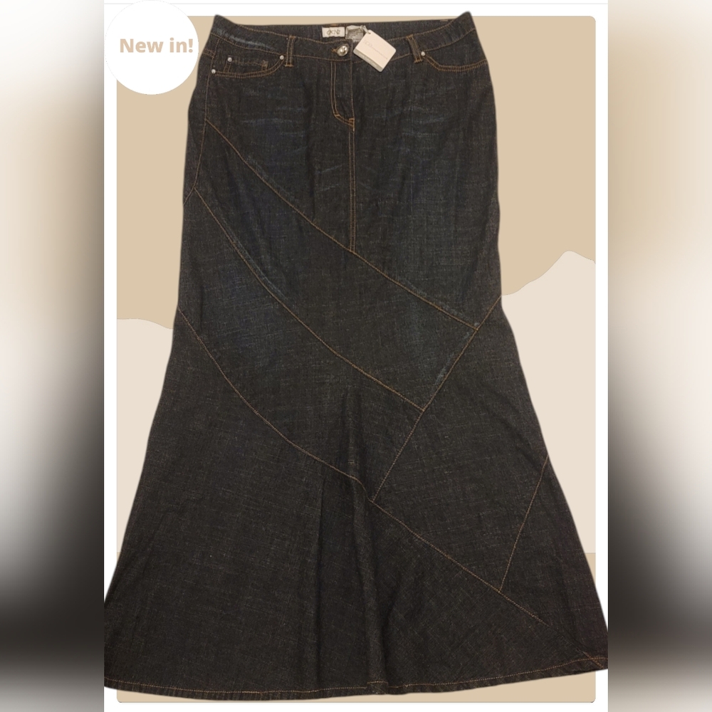 Cach'e Dark blue denim maxi skirt with front pockets, Size 12. Made in Turkey.